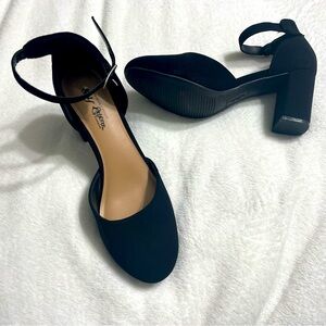 Black Felt Strap Back Prom Heels size 10 women’s